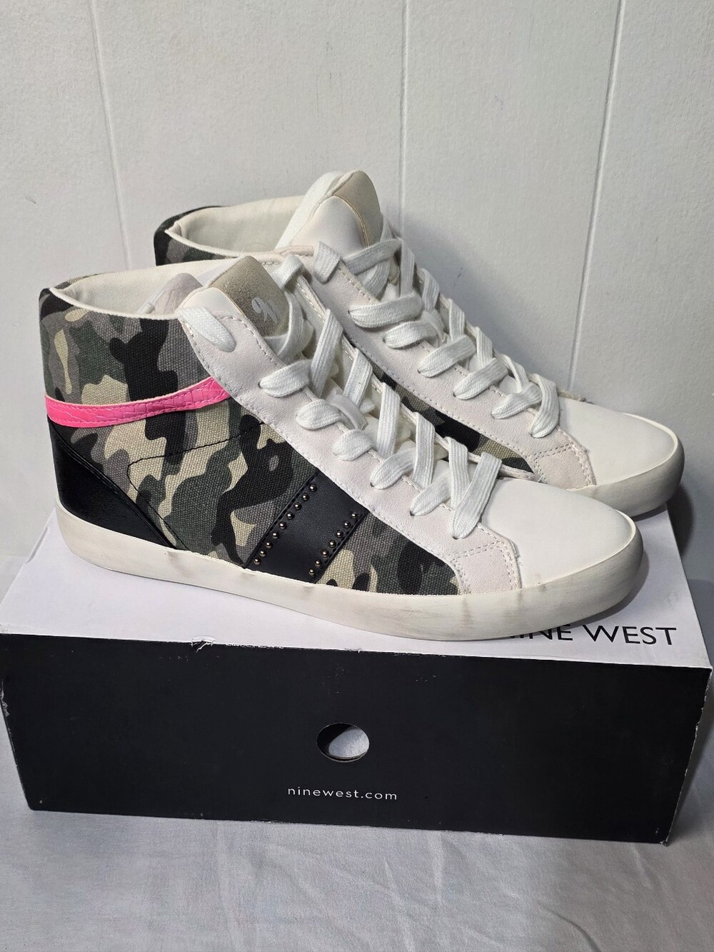 Nine West Stunnah White, Camo & Pink High-Top Sneakers Womens Size 10